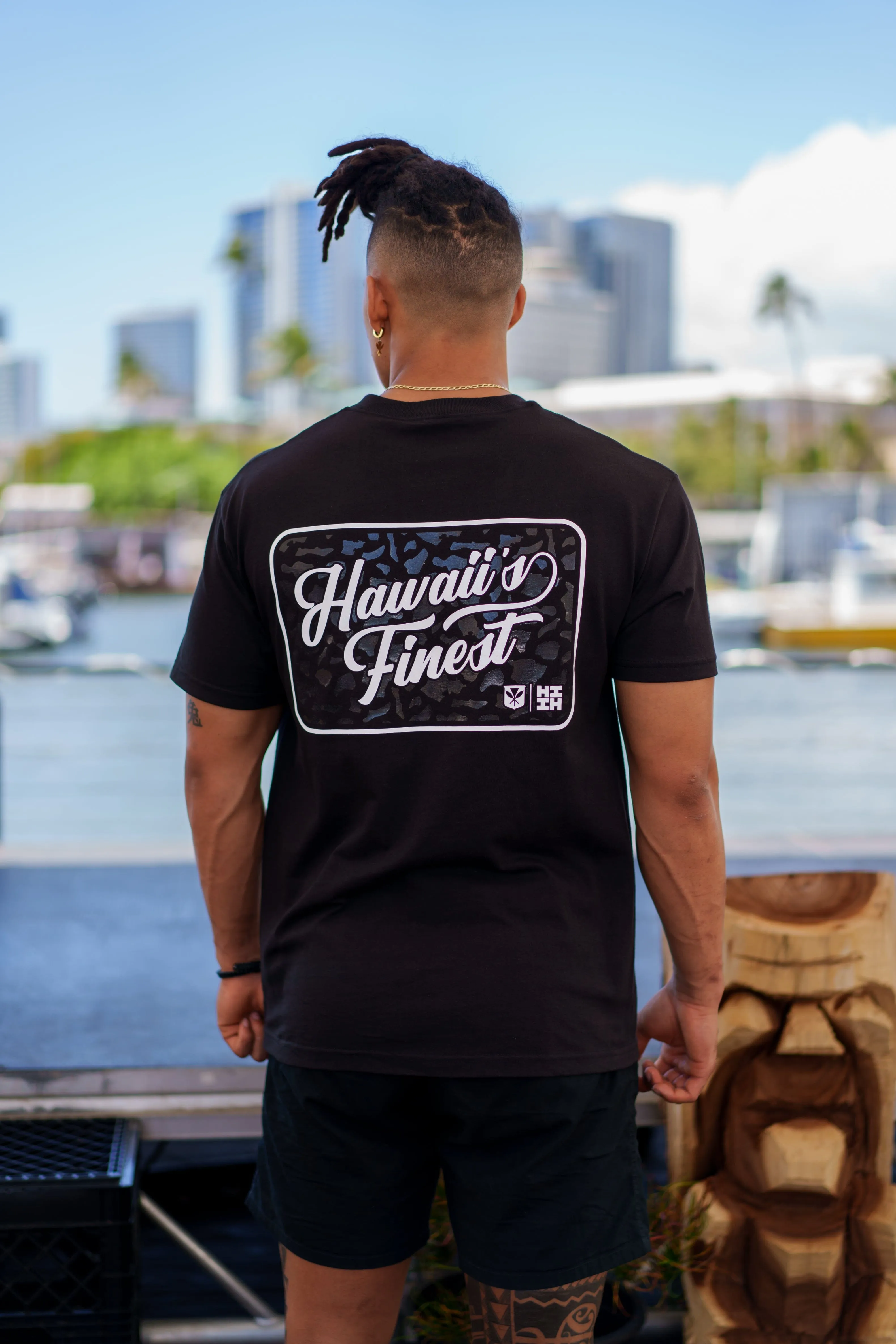 ISLAND FRAME BW T-SHIRT (ALL SALES FINAL)